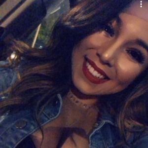 Meet your Posher, Desiree